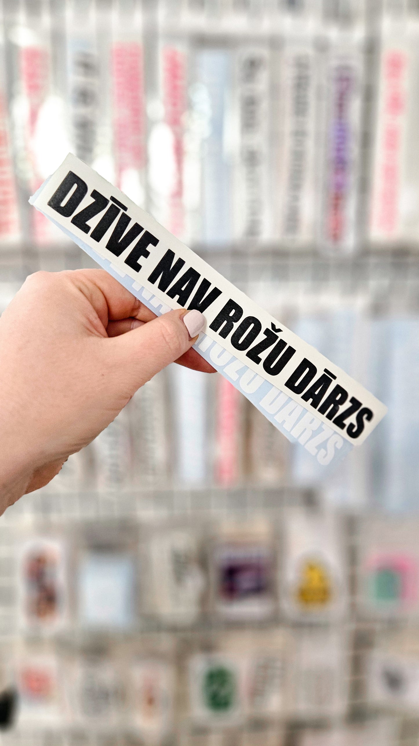 Dzīve nav rožu dārzs - Plotted Vinyl Sticker